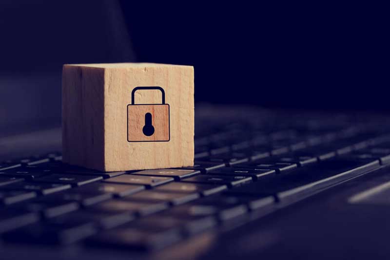 wood-lock-on-laptop