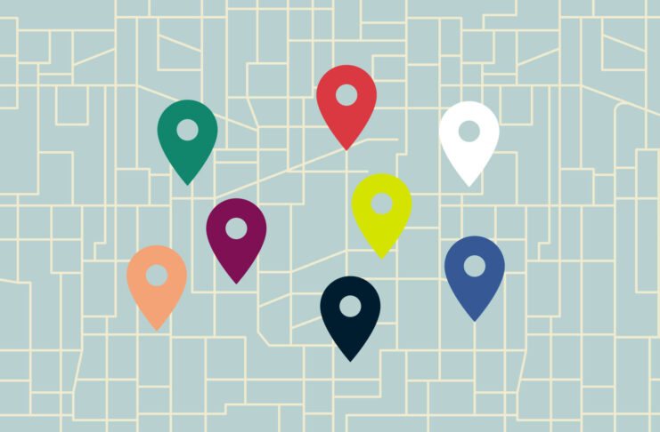 Eine Karte mit unterschiedlichen gefärbten Pins, sinnbildlich als Google-Maps-Alternativen